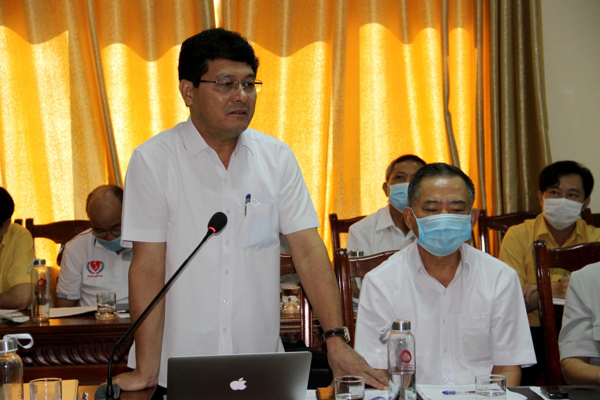 Ông Phạm Trọng Hoàng – CVP tỉnh ủy Nghệ An, đại diện Tổ soạn thảo văn kiện trả lời một số ý kiến góp ý, phản biện.