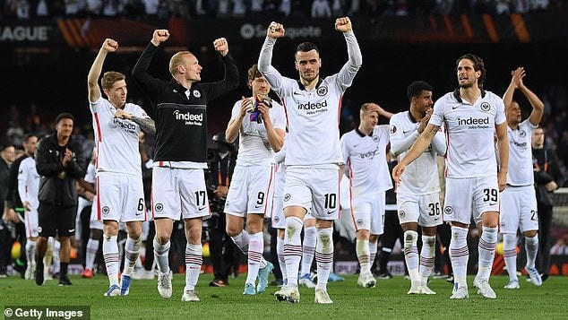 Eintracht Frankfurt tiến vào bán kết Europa League đầy thuyết phục.