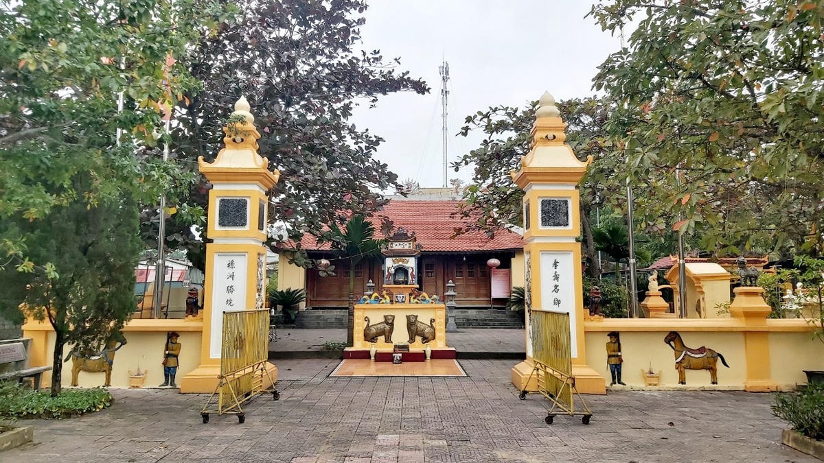 Đền làng Hiếu được xây dựng cách đây hơn 350 năm tại phường Nghi Hải, thị xã Cửa Lò.  