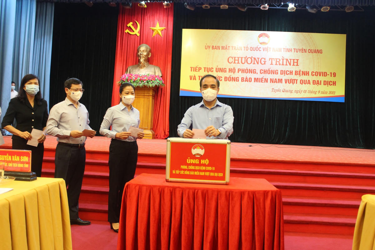 Lãnh đạo tỉnh Tuyên Quang tham gia ủng hộ tại Chương trình.