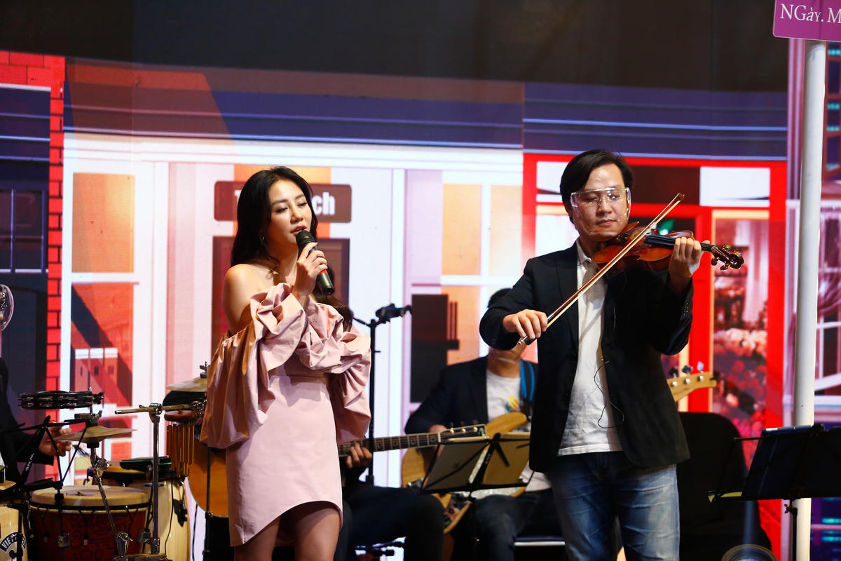 Phần trình diễn âm nhạc tại chương trình.