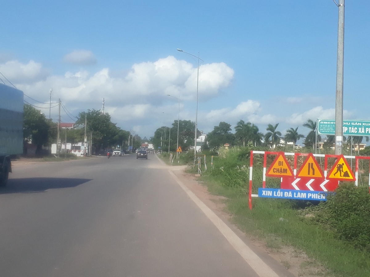 Quảng Ninh: Phá nát đường làng, 'hung thần' quốc lộ bị 'tuýt còi'