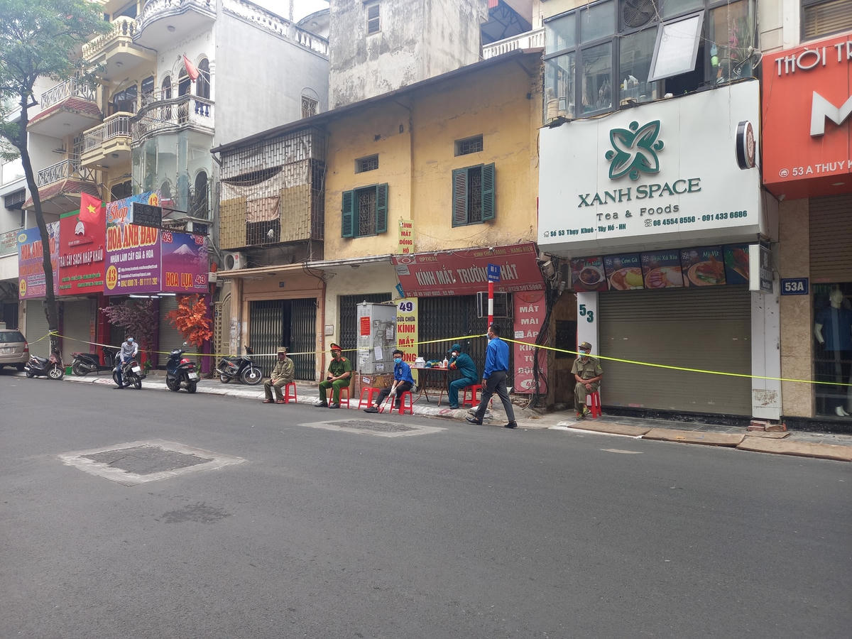 Phong tỏa tạm thời khu vực tại phố Thụy Khuê do liên quan ca dương tính
