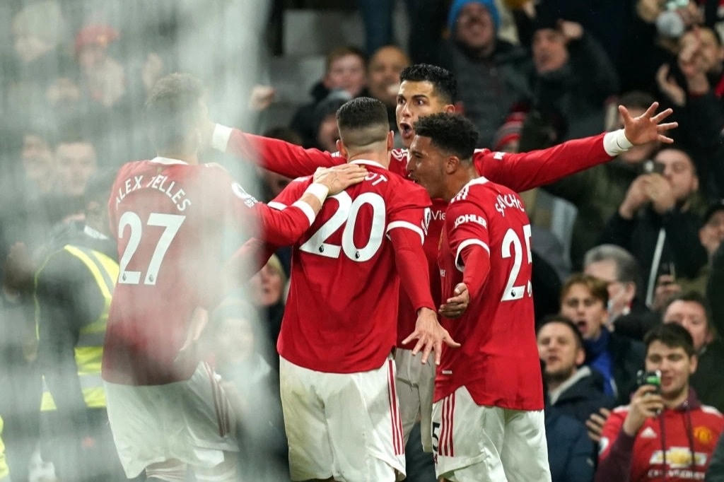 Cristiano Ronaldo vượt mốc 800 bàn thắng