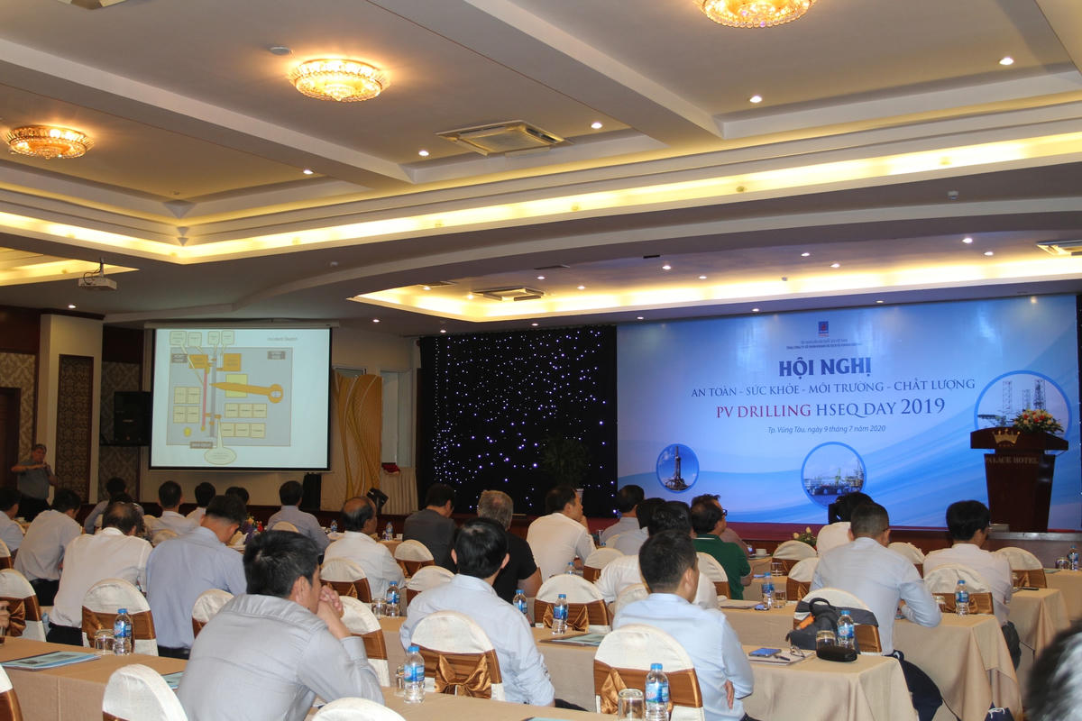 Kinh nghiệm ứng phó với Covid-19 là một chủ đề nhận được nhiều quan tâm trong Hội nghị An toàn - Sức khỏe - Môi trường - Chất lượng của PV Drilling (Ngày 09/7/2020).
