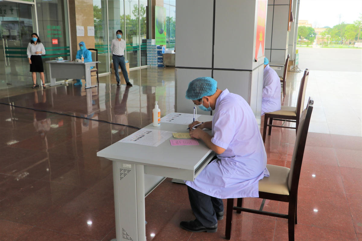 [ẢNH] 705 cử tri BV Bệnh Nhiệt đới Trung ương cơ sở 2 đi bầu cử