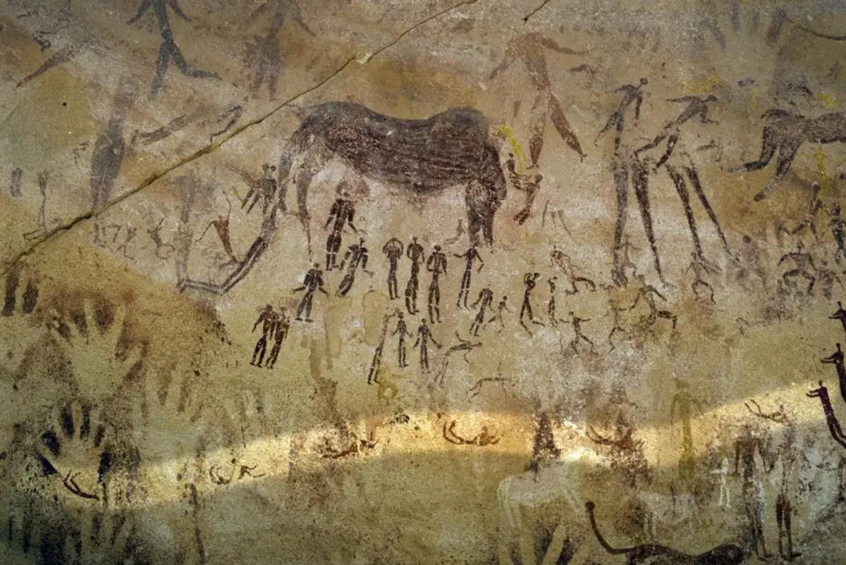 Nghệ thuật tại Hang động của các con thú, Wadi Sura II, sa mạc phía Tây, Ai Cập. Ảnh: The Collector.