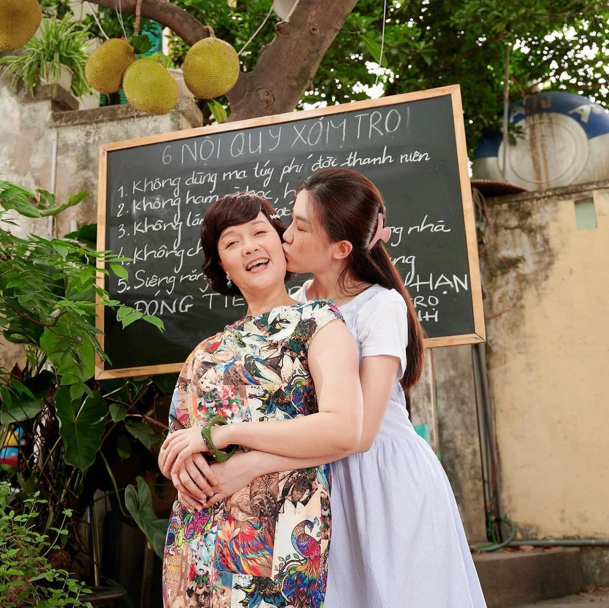 Sau khi tập 17 phim “11 tháng 5 ngày” lên sóng, Lương Thanh bất ngờ được người hâm mộ đặt cho biệt danh “nữ hoàng mang bầu”, bởi cứ hễ xuất hiện trên phim lần nào là y như rằng có bầu lần đấy.