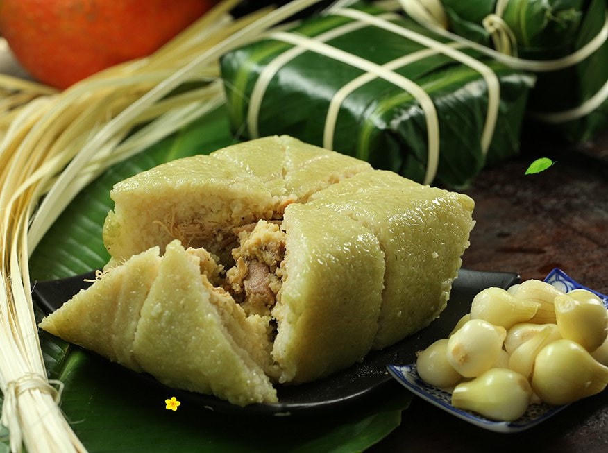 Bánh chưng và dưa hành được khuyến khích ăn cùng nhau để tiêu hóa tốt. Ảnh minh họa.