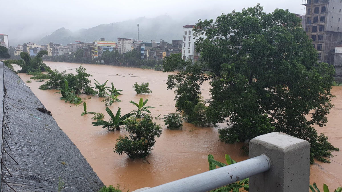 [VIDEO] Mưa lớn và lũ ống gây ngập lụt tại Hà Giang
