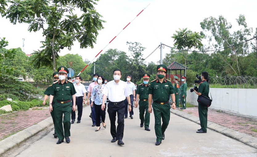 Chủ tịch UBND TP Hà Nội Chu Ngọc Anh đã kiểm tra thực địa điểm cách ly.