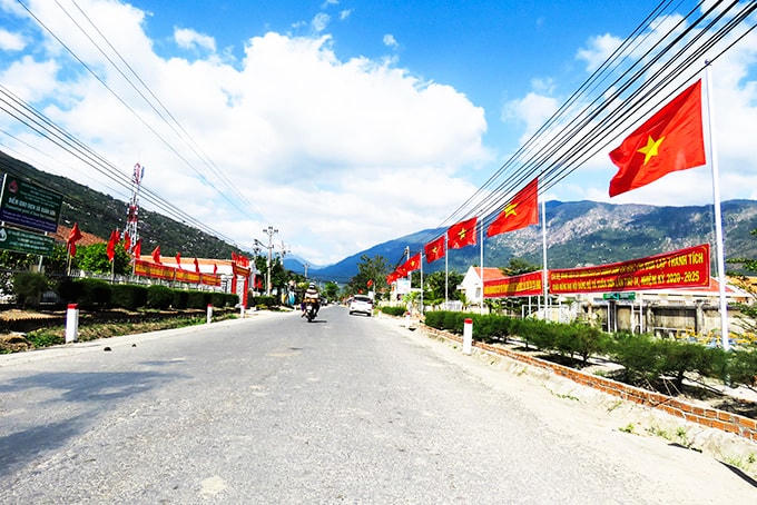 Xây dựng nông thôn mới tại xã Xuân Sơn, huyện Vạn Ninh, ngày một khơi sắc. 