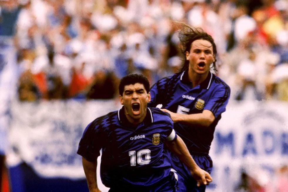 Maradona chia tay Napoli năm 1991, khoác áo nhiều CLB khác nhau trong những quãng thời gian ngắn ngủi.