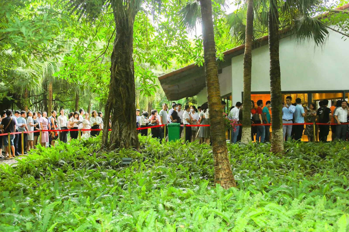 Theo ông Đình Khiêm, đại diện một sàn bất động sản lớn tại Hà Nội: “Nhu cầu sở hữu bất động sản xanh tốt cho sức khoẻ của người Hà Nội tăng vọt sau Covid là lời giải cho cơn sốt Sky Oasis trong bổi cảnh thị trường bất động sản Hà Nội đang giao dịch khá chậm trong thời điểm hiện tại”.