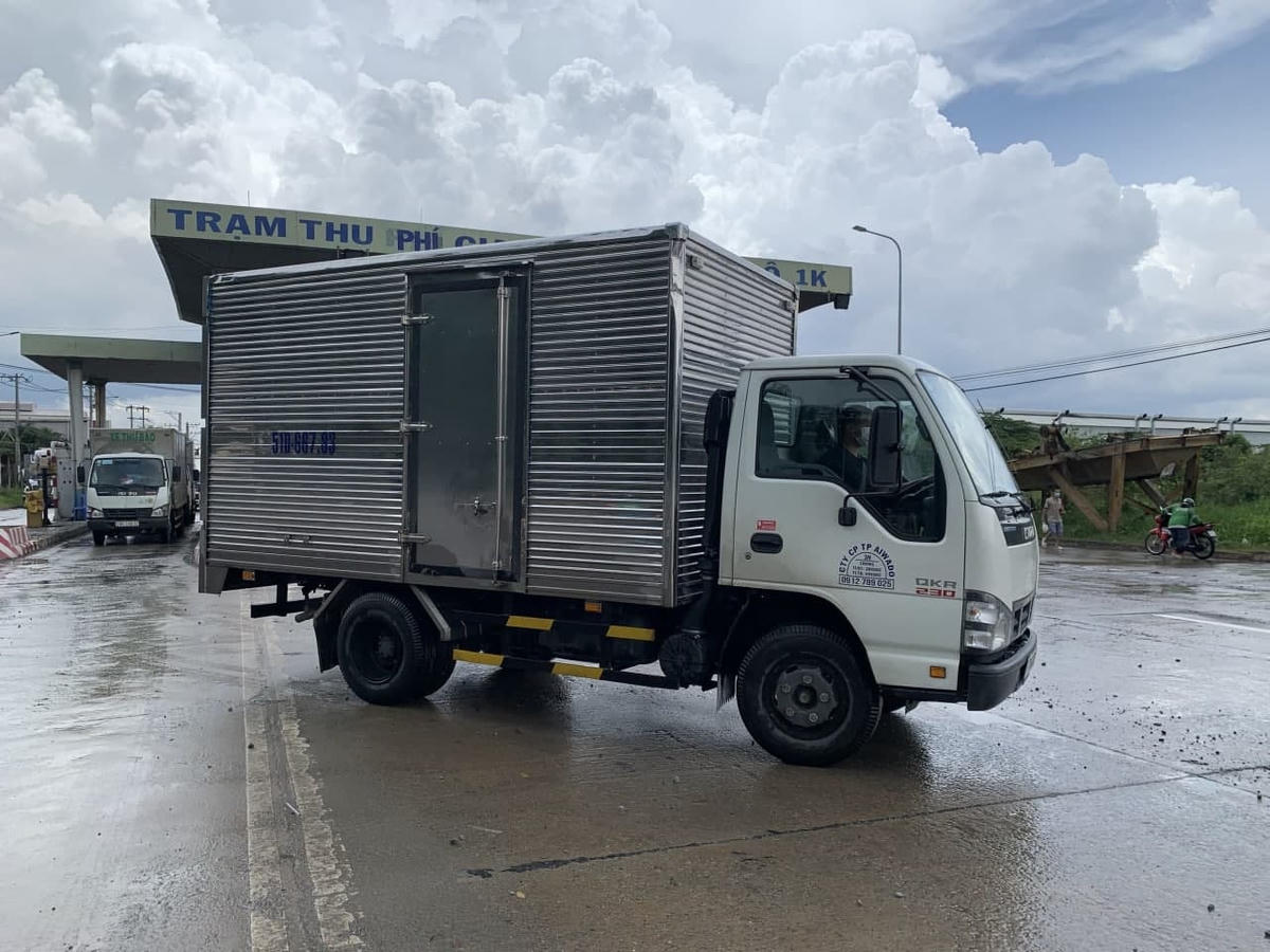Tài xế xe tải phải quay đầu vì không có giấy xác nhận âm tính Covid-19 tại chốt kiểm soát dịch bệnh Quốc lộ 1K, phường Hóa An, TP Biên Hòa. 