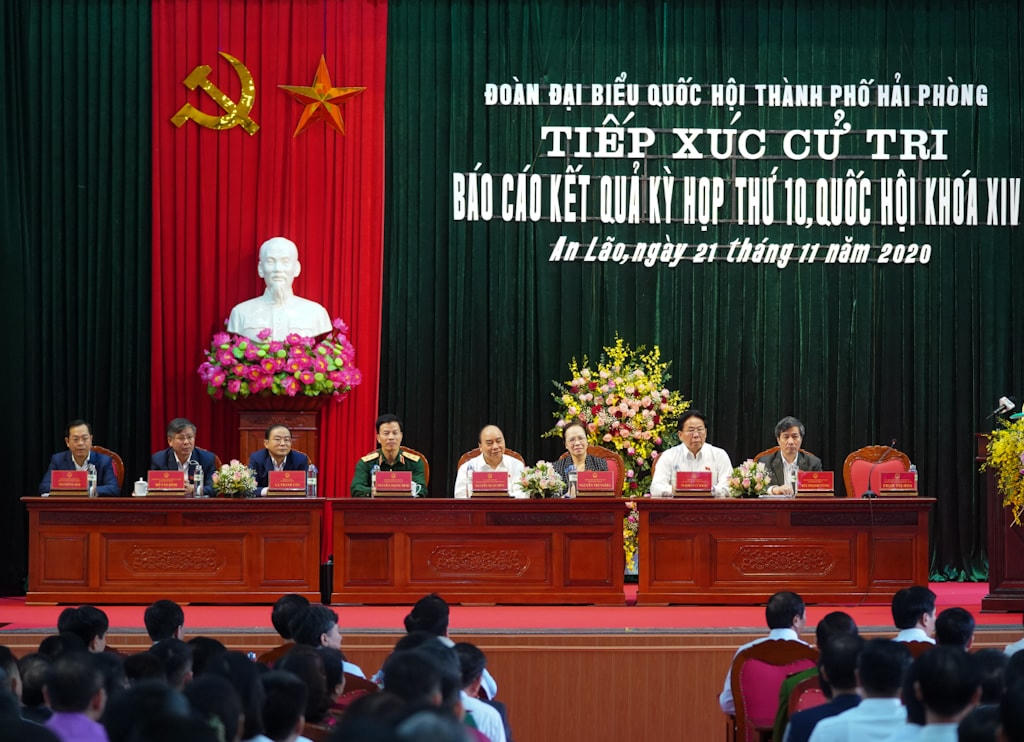 Thủ tướng Nguyễn Xuân Phúc cảm ơn cử tri đã đánh giá cao, tin tưởng về tình hình phát triển đất nước thời gian qua.Ảnh: VGP/Quang Hiếu.