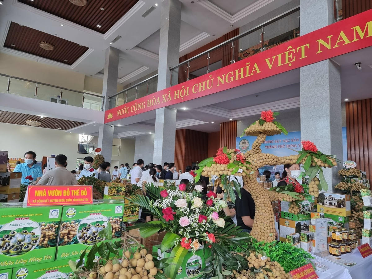 Các gian hàng trưng bày khá phong phú về sẩn phẩm của các cá nhân, doanh nghiệp 