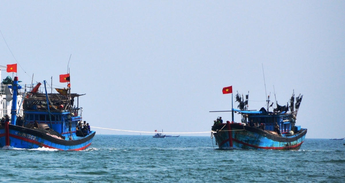 Một tàu cá Quảng Ngãi gặp nạn trên biển. Ảnh minh họa.