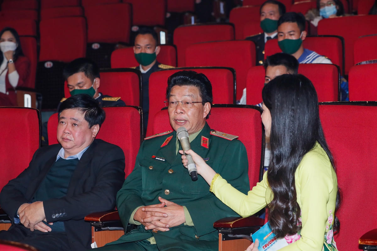 Thiếu tướng Nguyễn Hồng Sơn, giám đốc Bệnh viện Quân y 175 chia sẻ với chương trình về kỷ niệm, tình cảm đối với Trường Sa.