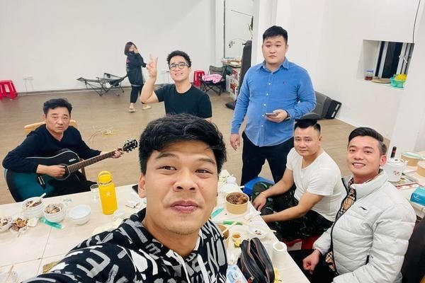 Ekip Táo Quân tham gia tập luyện chương trình, tuy nhiên không có sự góp mặt của NSND Công Lý và NSƯT Xuân Bắc. 