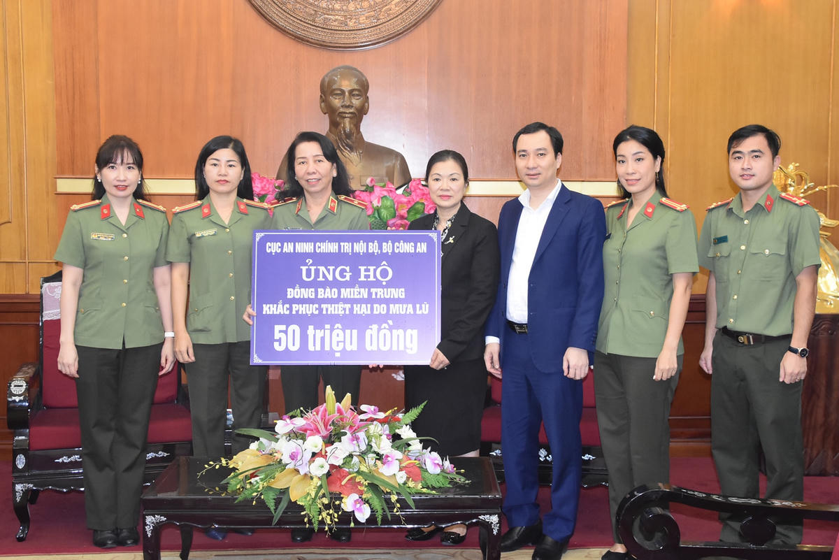 Phó Chủ tịch Trương Thị Ngọc Ánh tiếp nhận ủng hộ từ Cục An ninh chính trị nội bộ, Bộ Công an.