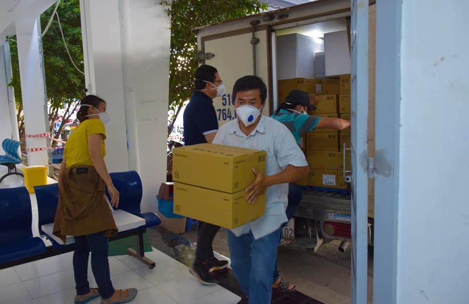 Ngoài lượng vaccine được cung cấp, TP HCM đang tìm nguồn để mua bổ sung.