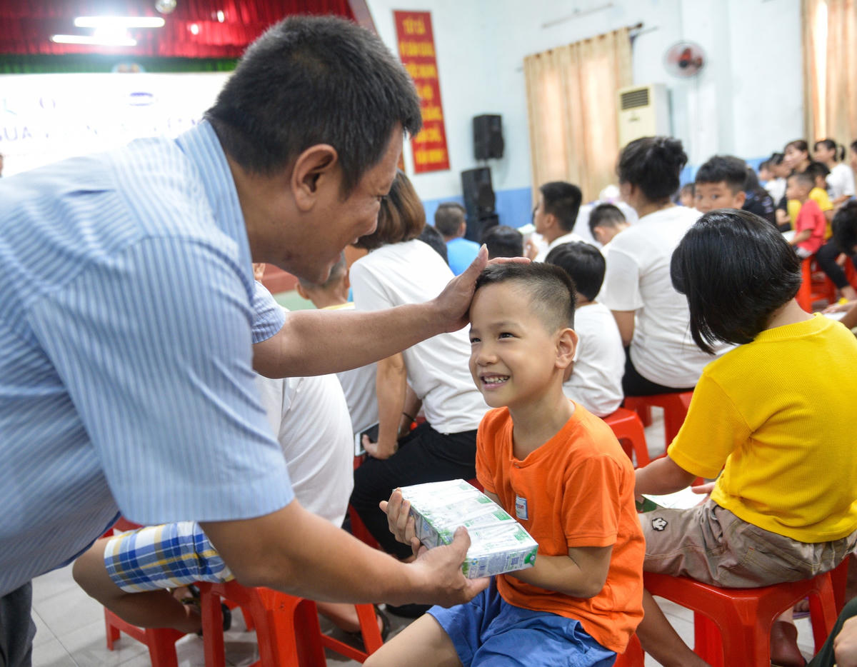 Quỹ sữa Vươn cao Việt Nam và Vinamilk tiếp tục hành trình kết nối yêu thương tại TP HCM