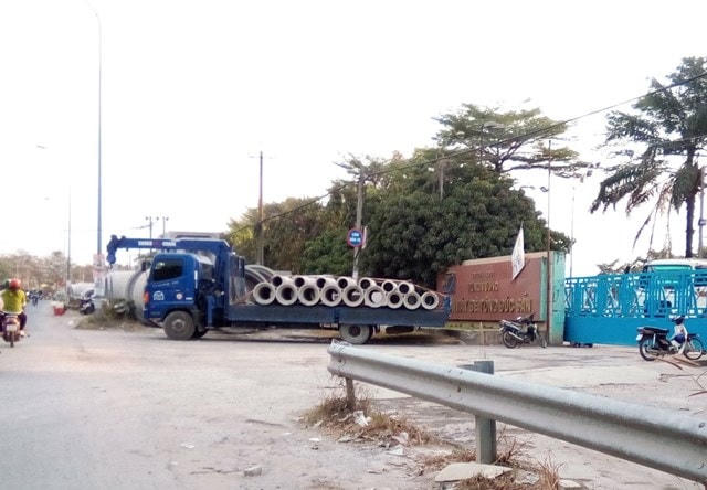 Cổng ra vào Nhà máy bê tông đúc sẵn Hùng Vương.