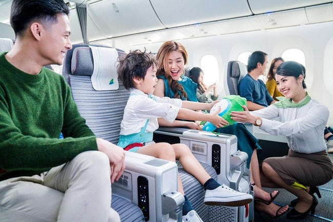 Hành khách sẽ được bay cùng Bamboo Airways – hãng hàng không đúng giờ “top đầu” toàn ngành, giúp hạn chế việc trễ chuyến, giảm mệt mỏi do phải chờ đợi ở sân bay. 