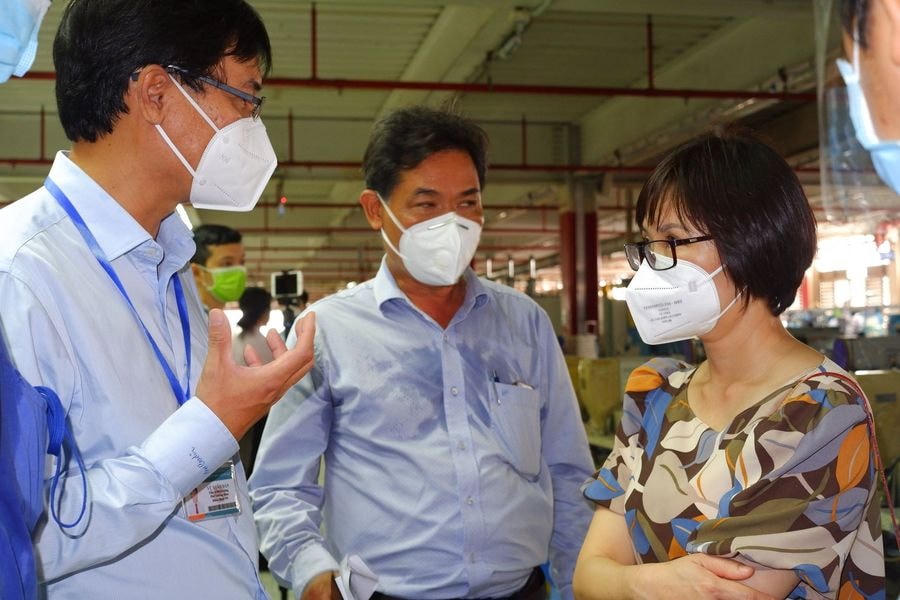 Đạ diện HCDC chỉ đạo công tác phòng chống Covid-19 tại Công ty PouYuen sau khi phát hiện ca dương tính với nCoV