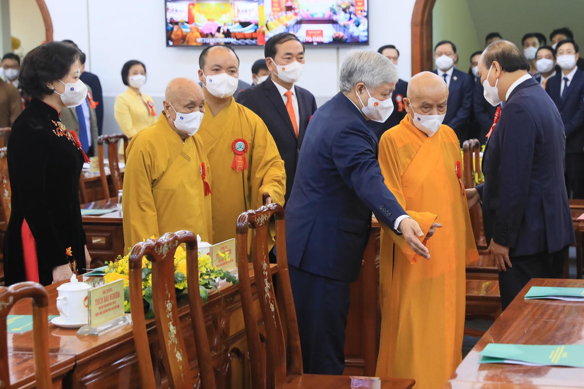 Chủ tịch Đỗ Văn Chiến và các Chư tôn đức dự Đại lễ.