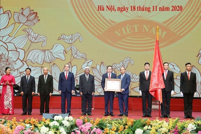 Thủ tướng Chính phủ Nguyễn Xuân Phúc trao tặng Huân chương Hồ Chí Minh cho MTTQ Việt Nam vì đã có công lao to lớn, có nhiều thành tích xuất sắc đóng góp vào sự nghiệp cách mạng của Đảng và của dân tộc.  