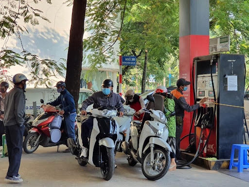 Do sử dụng quỹ bình ổn, giá xăng dầu trong nước từ đầu năm tới nay tăng thấp hơn so với giá xăng dầu thế giới. Ảnh minh họa