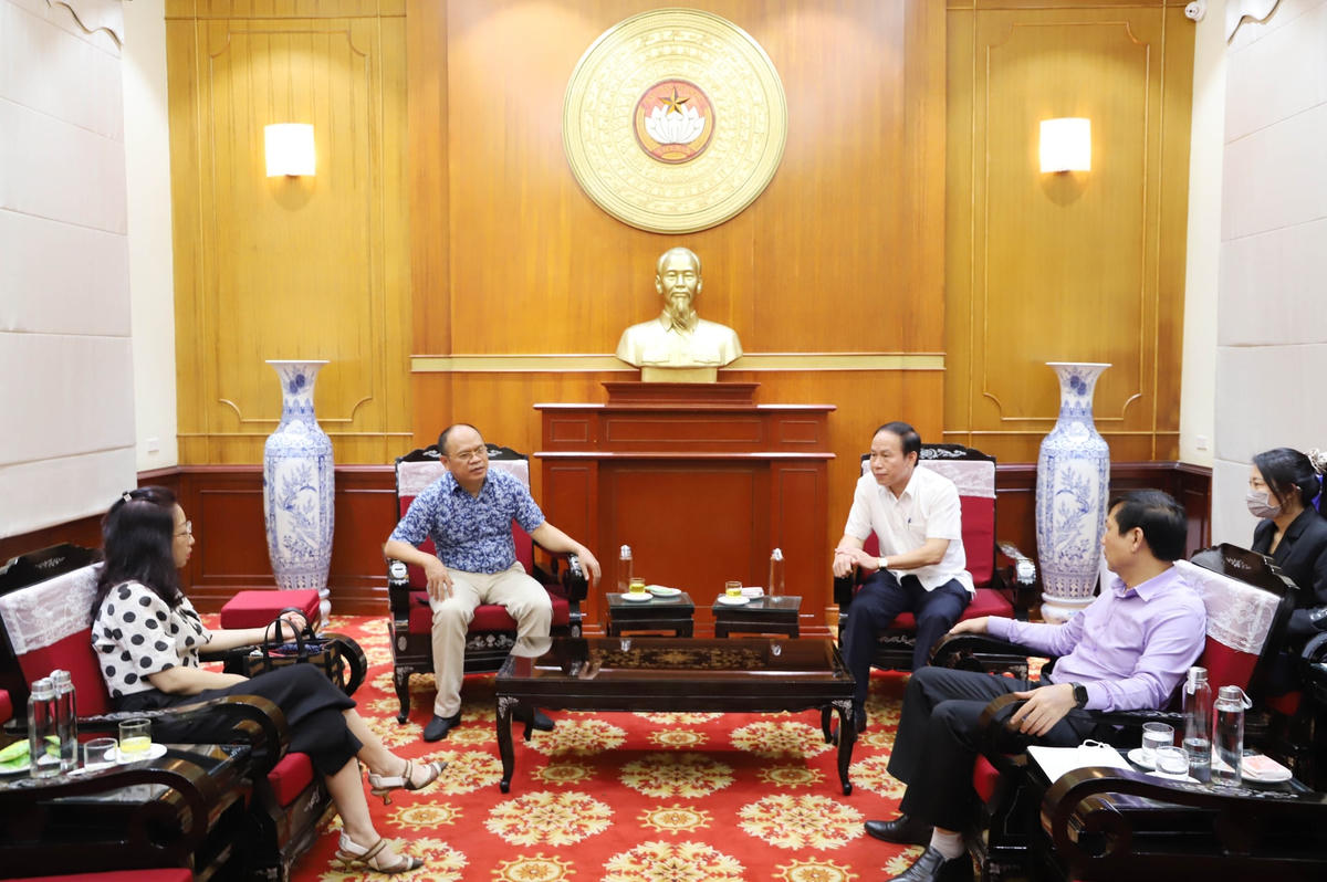Quang cảnh buổi tiếp nhận.