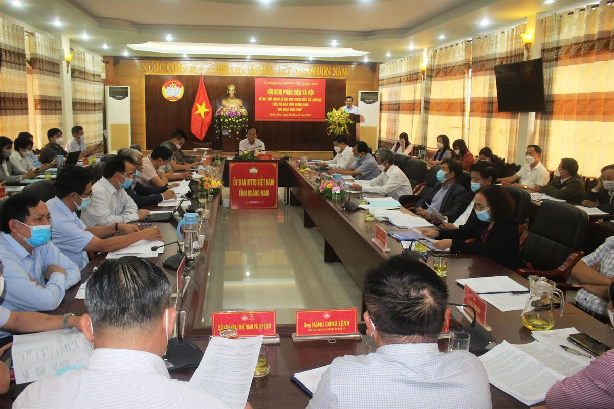 Quang cảnh hội nghị phản biện xã hội.