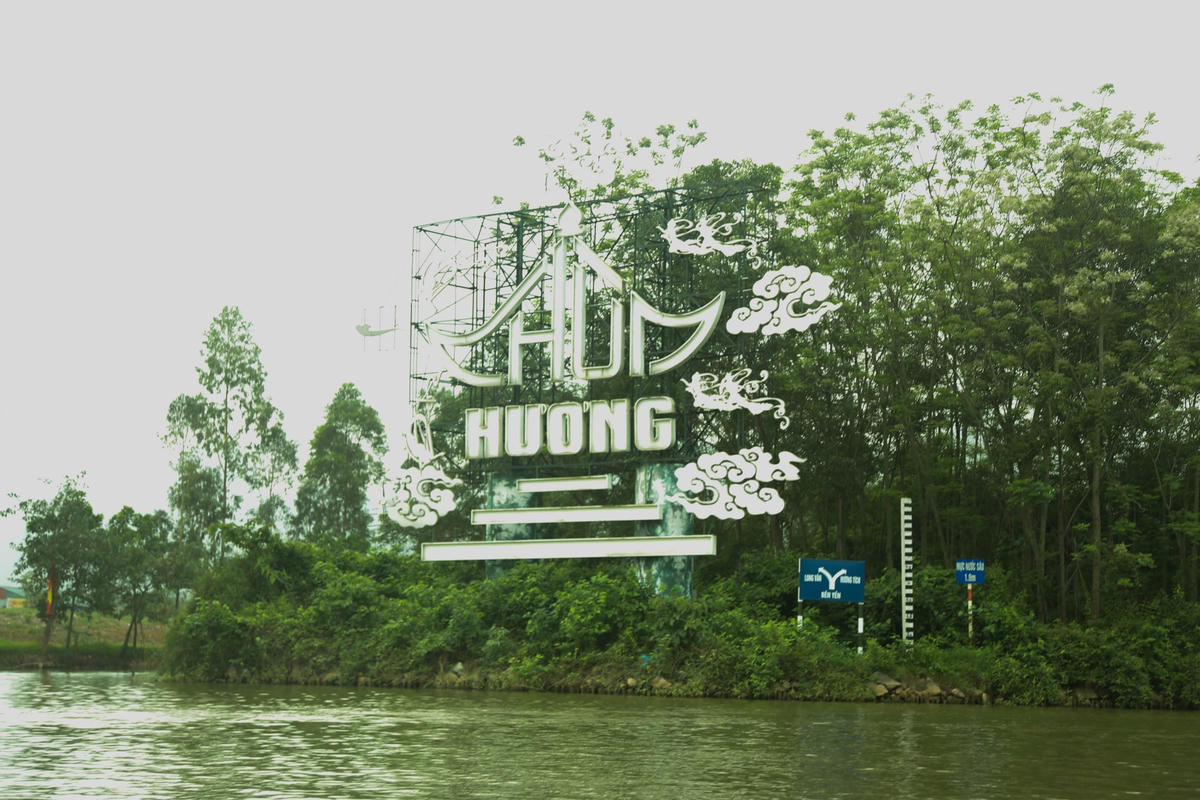 Chùa Hương ngày đầu trở lại sau thời gian dài đóng cửa do dịch Covid-19. Ảnh: H.T. 