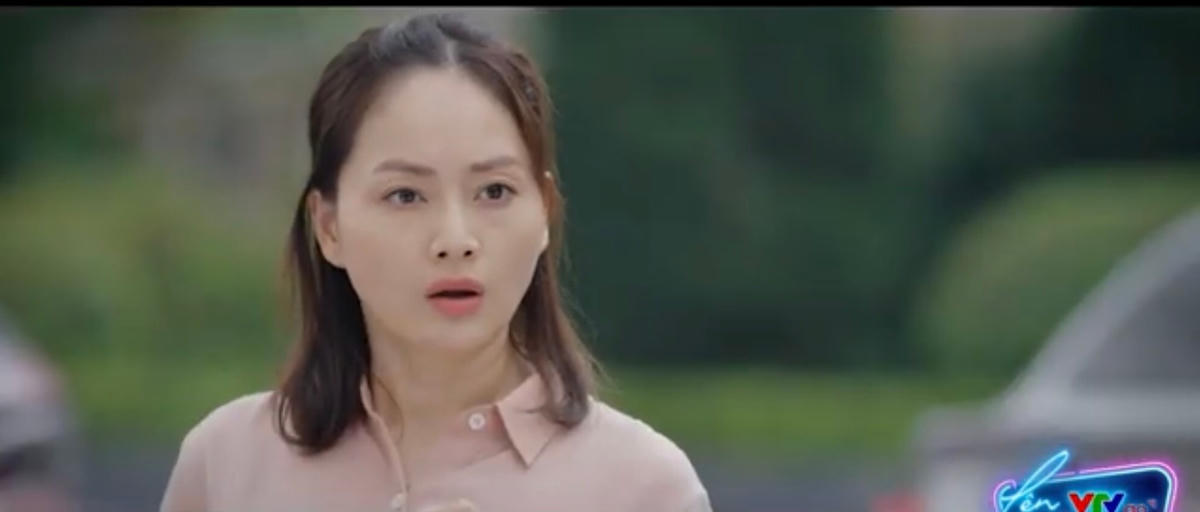 Lan Phương phát hiện chồng của trưởng phòng cặp kè với người khác. 