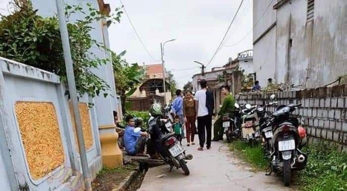 Ngõ xóm nhà cháu T. sau khi bị sát hại.