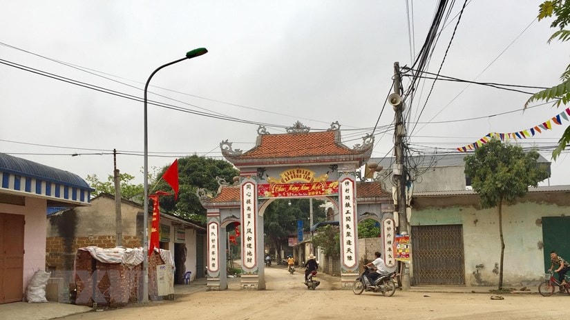 Cổng làng thôn Hoành (Đồng Tâm, Mỹ Đức, Hà Nội) khang trang, sạch đẹp. (Ảnh: Nguyễn Thắng/TTXVN).