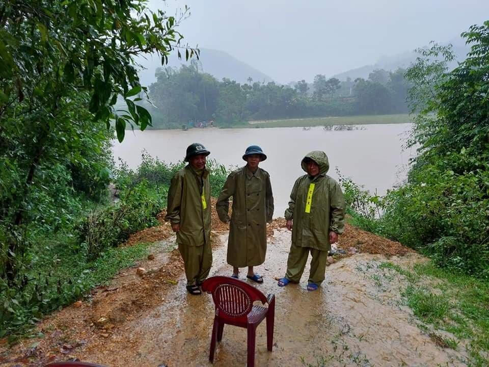 Chính quyền địa phương phải cắt cử lực lượng chức năng canh gác không cho người và phương tiện qua lại.