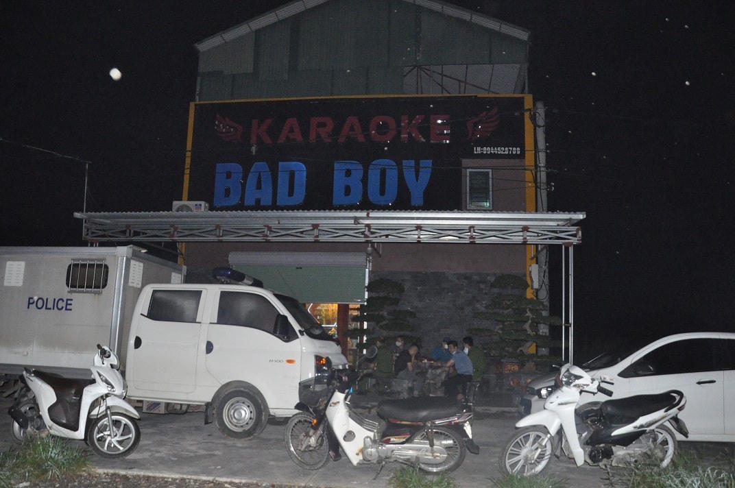 Bất chấp “lệnh cấm”, quán Karaoke Bad Boy vẫn hoạt động và để khách hát sử dụng trái phép ma túy .