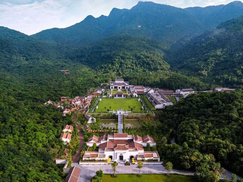 Quần thể di tích và danh thắng Yên Tử.