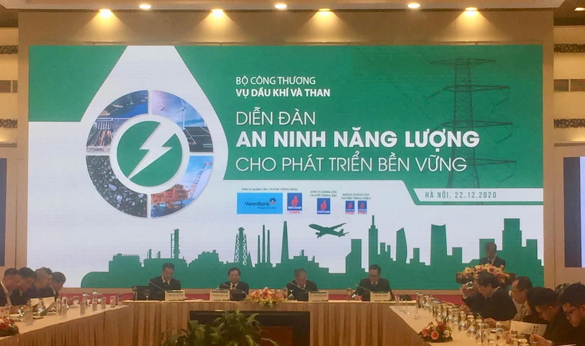 Các diễn giả thảo luận tại Diễn đàn.