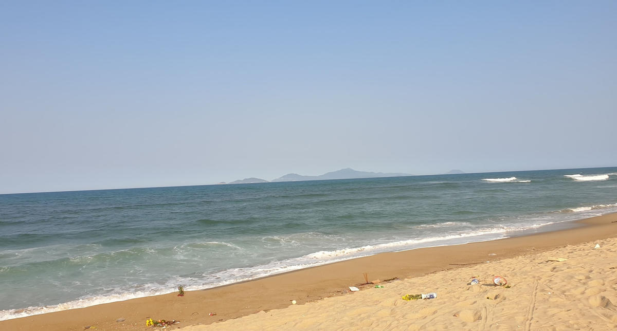 Khu vực phát hiện thi thể anh H. ở bờ biển Hà My.