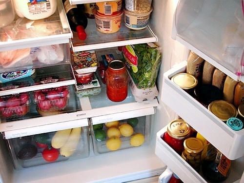 Bảo quản thực phẩm trong tủ lạnh.