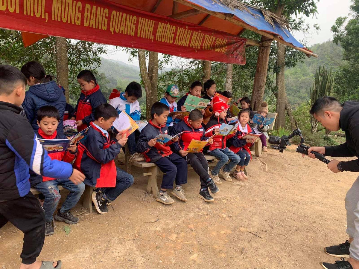 Mang văn hoá đọc đến cho các em thiếu nhi vùng cao.