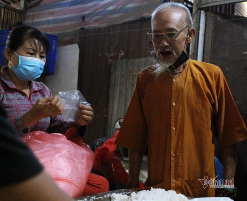 Bếp cơm do ông Huỳnh Tuấn thành lập từ hơn chục năm trước.