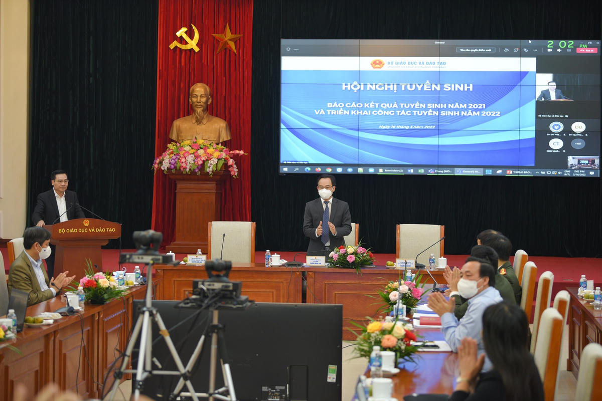 Các đại biểu tại đầu cầu Bộ GDĐT.