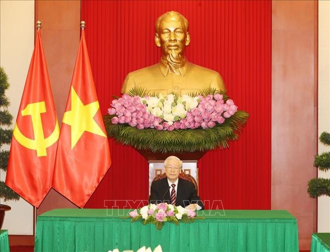Tổng Bí thư Nguyễn Phú Trọng điện đàm với Tổng thống Hàn Quốc Moon Jae-in. Ảnh: TTXVN.  