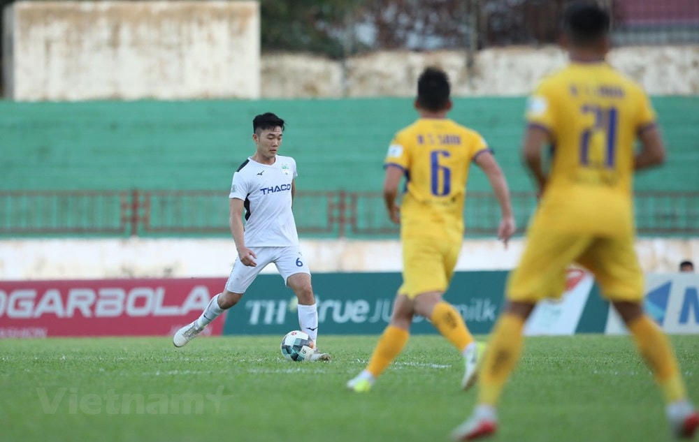 Cuộc đua giành tấm vé trụ hạng ở nhóm giữa bảng trở nên rất căng thẳng sau vòng 12 V-League 2020. (Ảnh: Kim Chi/Vietnam+).